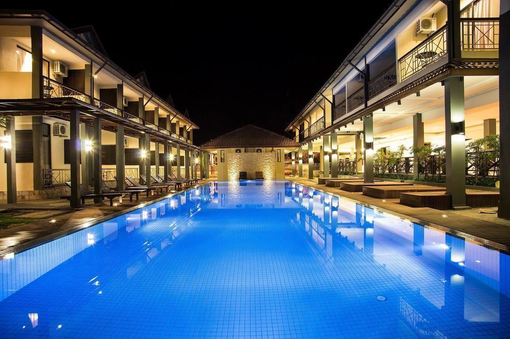 Alia Residence Business Resort Padang Mat Sirat Екстер'єр фото