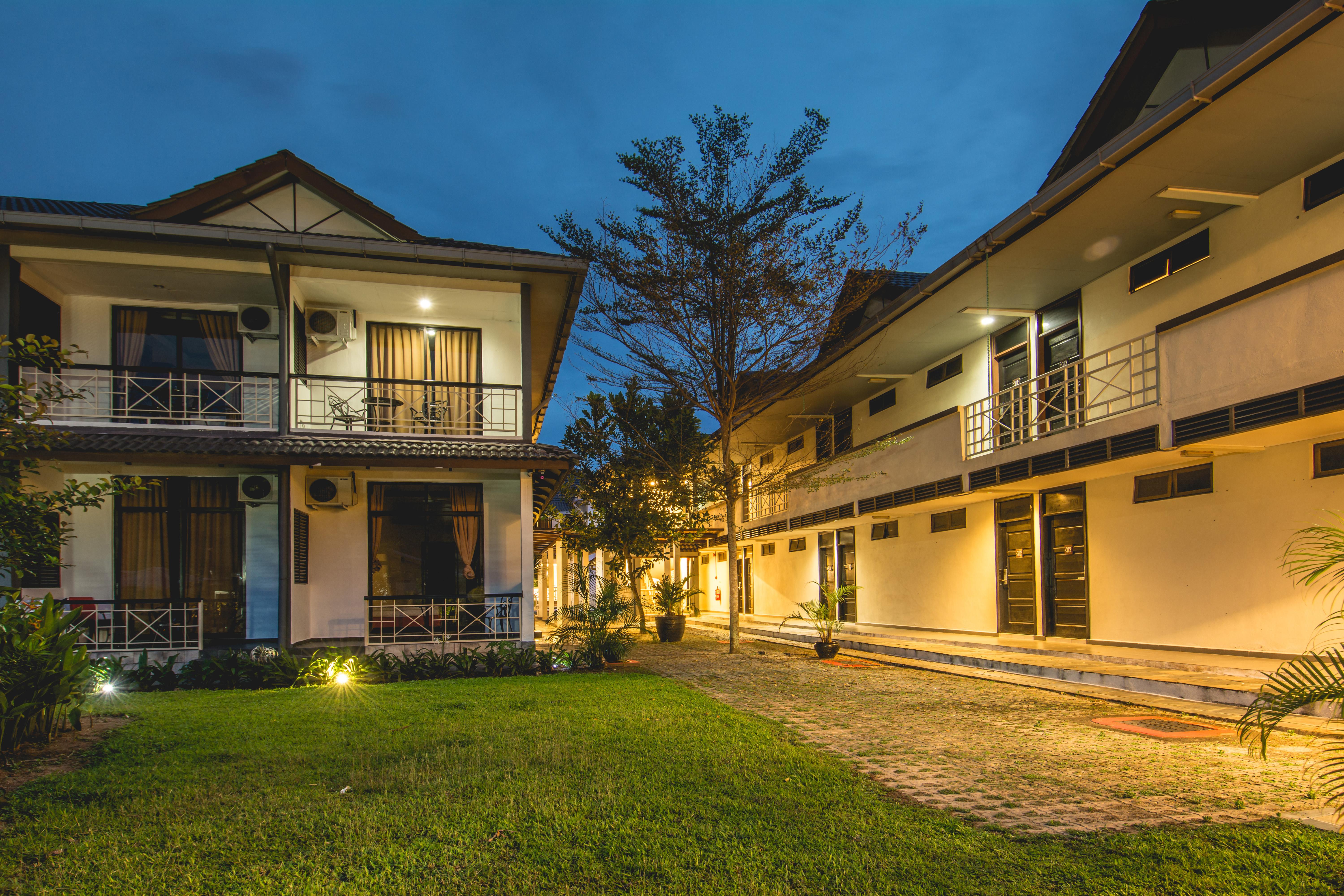 Alia Residence Business Resort Padang Mat Sirat Екстер'єр фото